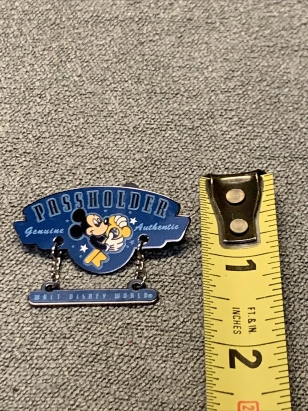 DISNEY WDW 2002 PASSHOLDER EXCLUSIVE MICKEY MOUSE DANGLE PIN KG